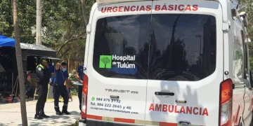 Turista omite alto y provoca choque en La Veleta; daños superan los 50 mil pesos