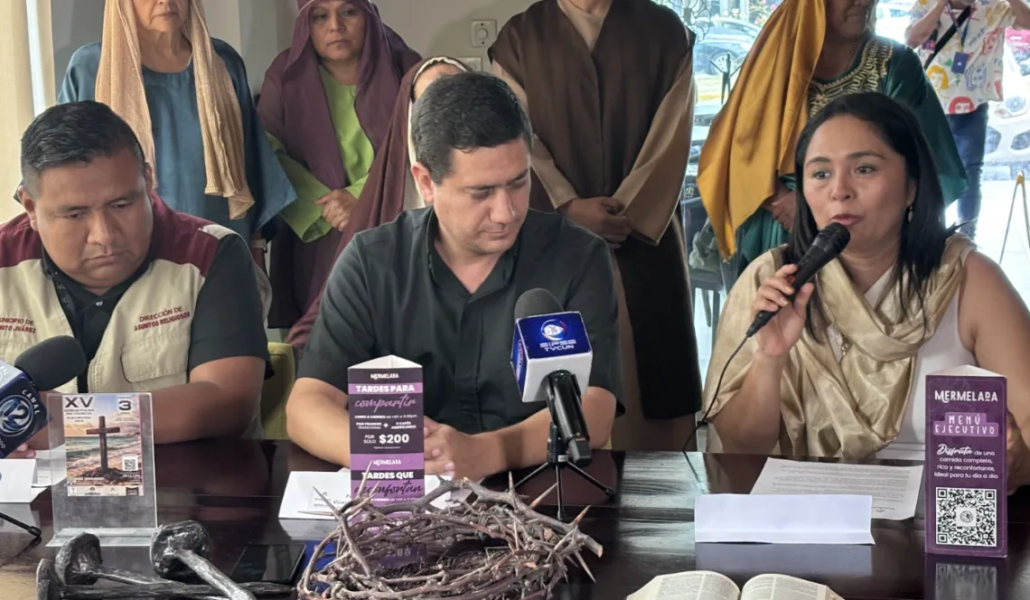 Con el objetivo de dar certeza jurídica a miles de familias, autoridades municipales aceleran los trabajos de regularización de asentamientos en Benito Juárez, iniciando una nueva fase técnica que marcará el rumbo del ordenamiento territorial en diversas colonias de la ciudad. El Instituto de Regularización para el Bienestar Patrimonial en Benito Juárez informó que recientemente se realizó una mesa de trabajo en el Ejido Alfredo V. Bonfil, donde participaron instancias de los tres niveles de gobierno para definir estrategias específicas, considerando que cada asentamiento presenta condiciones distintas. La directora general del organismo, Nora Garza, detalló que como parte de los acuerdos se enviará una brigada especializada en topografía, encargada de delimitar terrenos y polígonos, paso clave para avanzar en la legalización de predios. De acuerdo con lo proyectado, estos trabajos podrían extenderse entre dos y seis meses, por lo que se estima que hacia agosto comiencen a concretarse avances en colonias seleccionadas como zonas piloto, entre ellas El Milagro, El Porvenir y Antorchista. El proceso contempla la regularización de entre 4 mil y 5 mil lotes, atendidos por etapas debido a la complejidad que representa la colindancia entre asentamientos. Actualmente, suman 126 colonias en proceso, donde también se abordan necesidades de servicios básicos, mientras que módulos informativos instalados en zonas como Betel, Salem y Maracuyá brindan orientación a los habitantes.