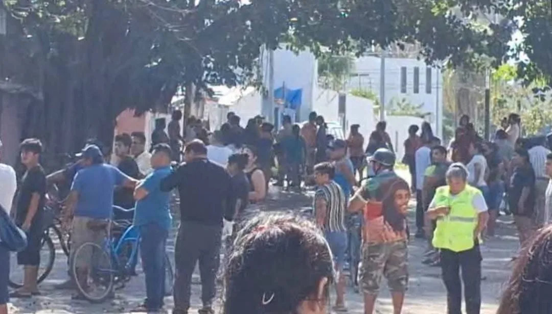 Vecinos frenan intento de desalojo en la colonia Colosio de Playa del Carmen