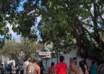 Vecinos frenan intento de desalojo en la colonia Colosio de Playa del Carmen