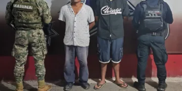 Detienen a dos hombres tras incidente vial y resistencia a la autoridad en Cancún