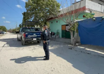Hallan sin vida a un hombre en domicilio de la región 244, investigan posible homicidio