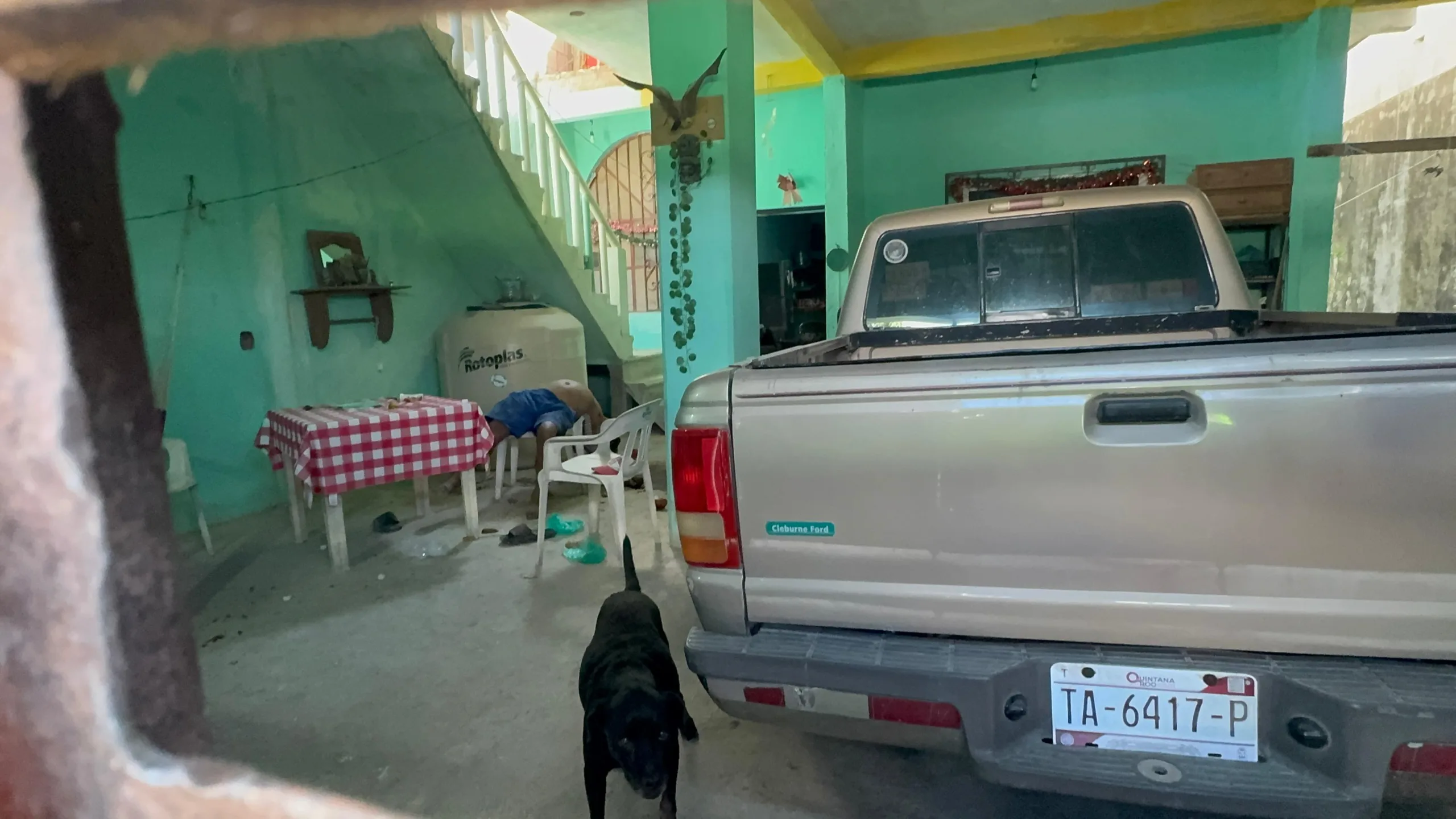Hallan sin vida a un hombre en domicilio de la región 244, investigan posible homicidio