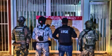 Siete detenidos y tres inmuebles asegurados tras cateos en Playa del Carmen y Cancún