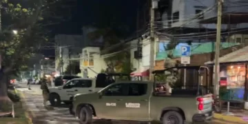 Cateos simultáneos y despliegue interinstitucional derivan en detenciones en Cancún y Playa del Carmen