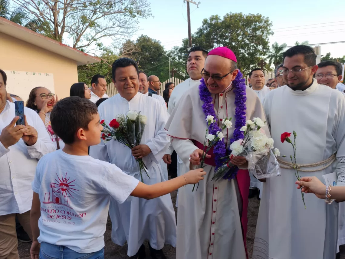 Salvador González ofrece su primera misa en Chetumal y llama a fortalecer la familia y la fe