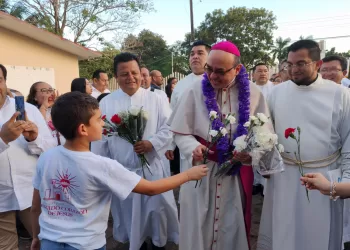 Salvador González ofrece su primera misa en Chetumal y llama a fortalecer la familia y la fe