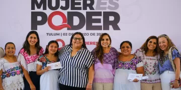 Mara Lezama inicia en Tulum la renovación de tarjetas del programa Mujer es Poder
