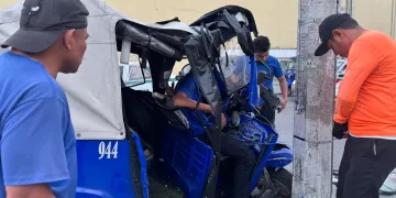 Mototaxi se estrella contra poste en región 228, hay dos lesionados