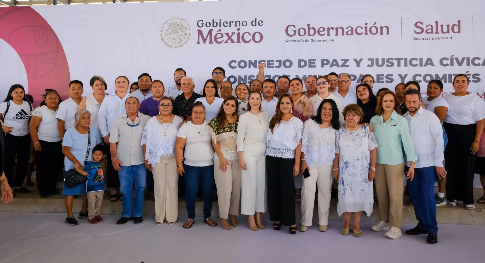 Toma protesta Mara Lezama a mil 200 comités ciudadanos activos en el Consejo Estatal de Paz y Justicia Cívica en Quintana Roo