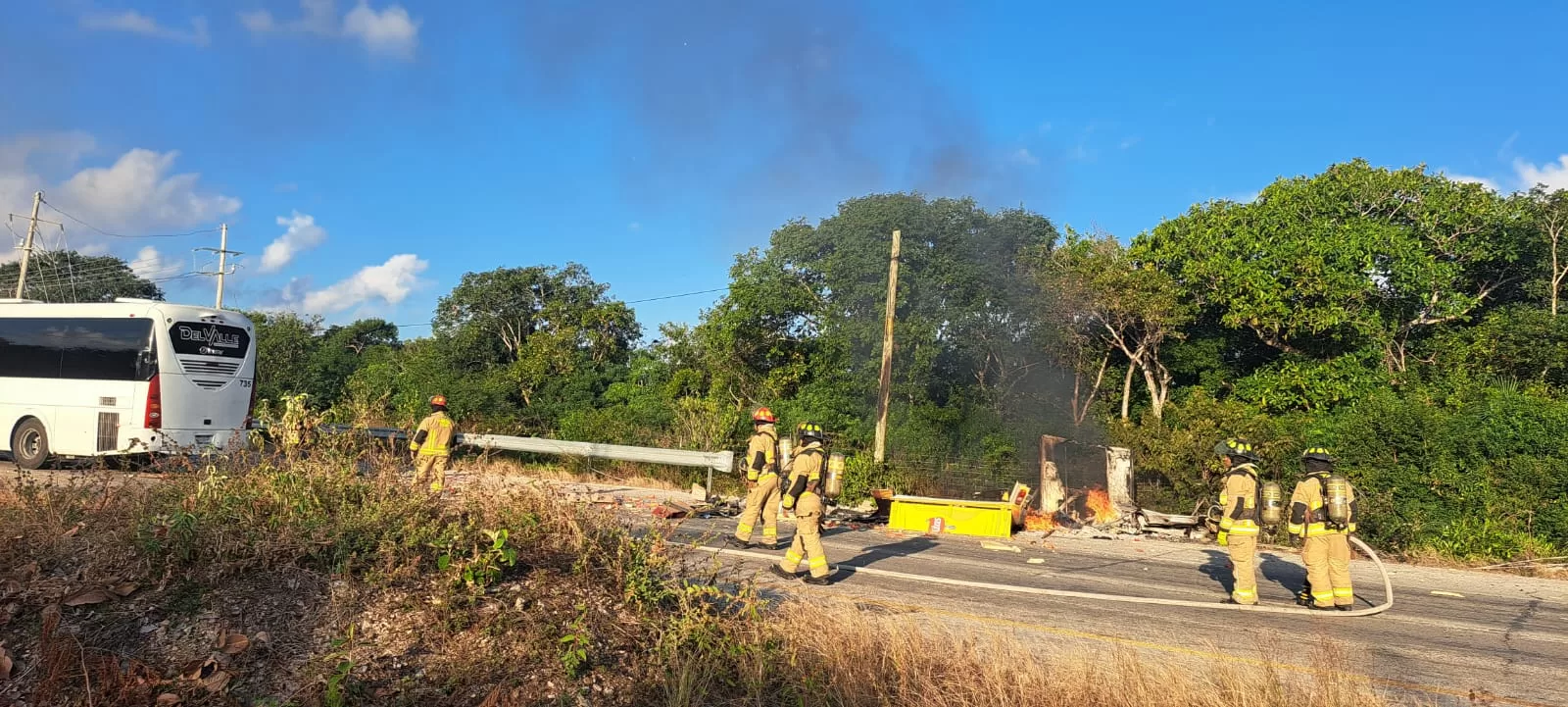 Fallece calcinada trabajadora de empresa distribuidora tras accidente e incendio en la carretera 307