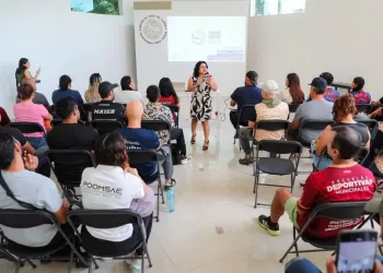 Capacitan a entrenadores para proteger a la niñez en espacios deportivos de Playa del Carmen