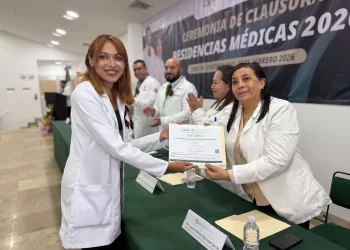 Egresan 59 nuevos médicos especialistas del IMSS en Q. Roo
