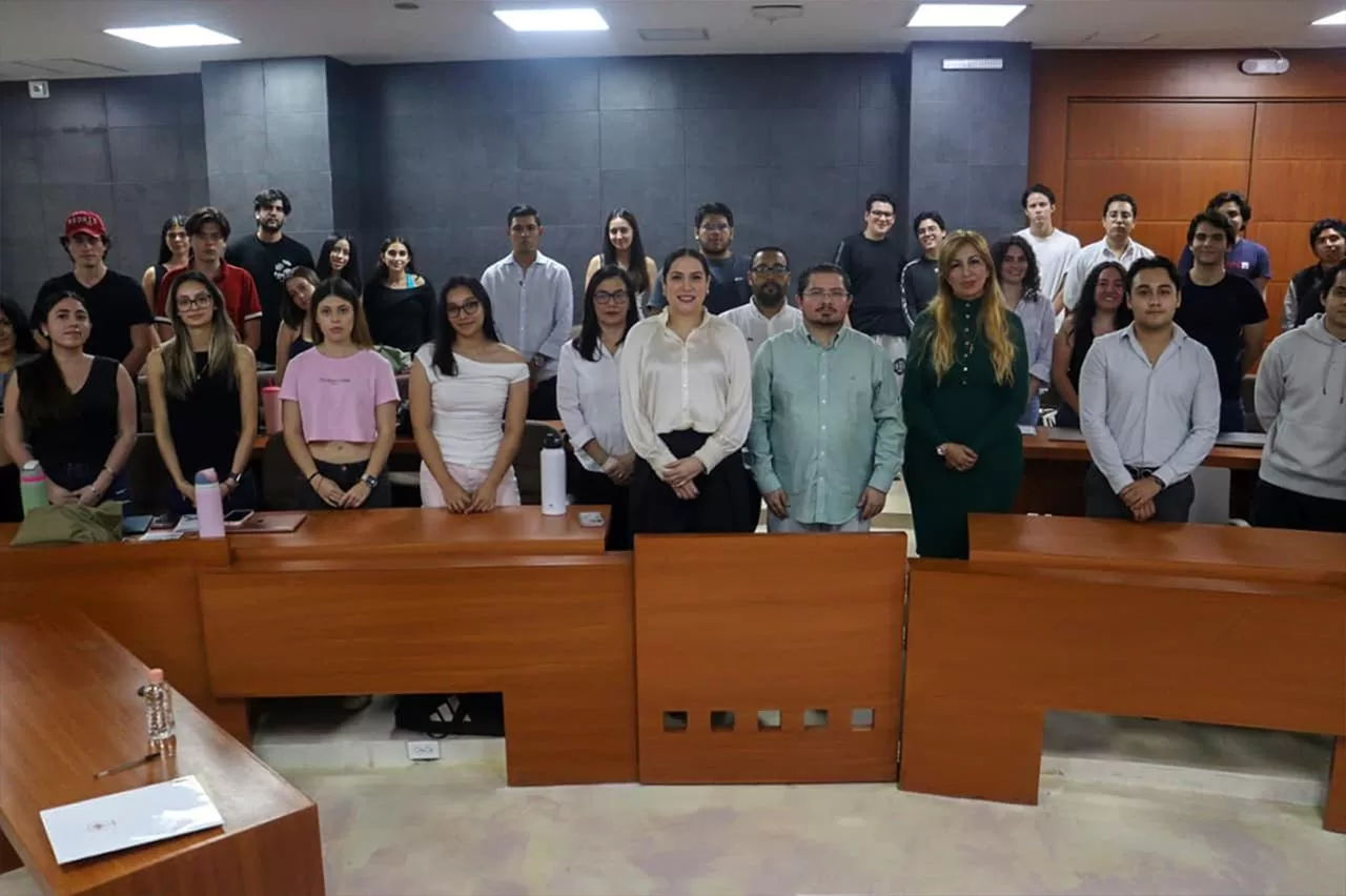 Magistrada del Teqroo expone sobre derechos políticos de mujeres jóvenes