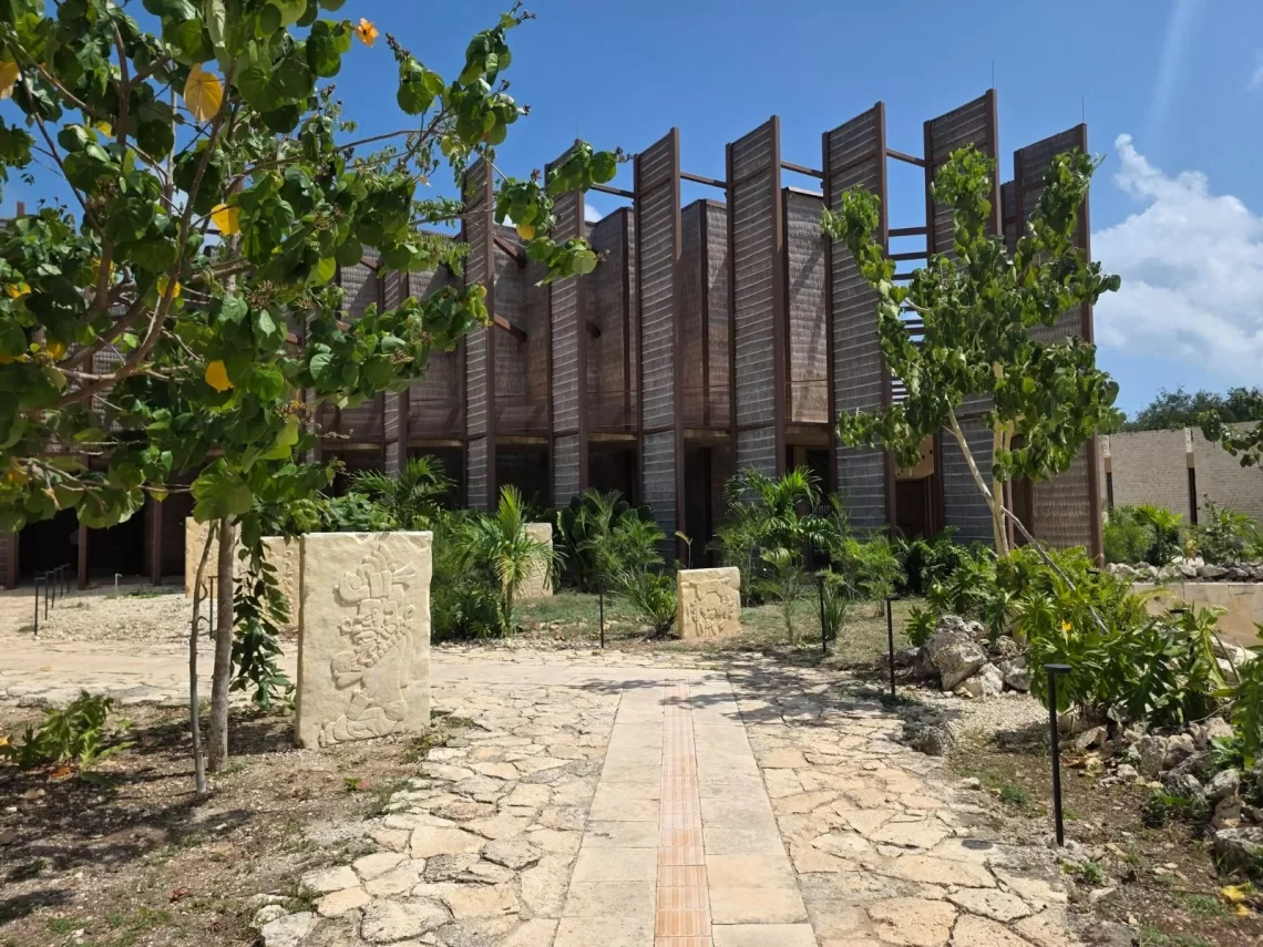 Lente de Félix Barra documenta la travesía de la migración cubana