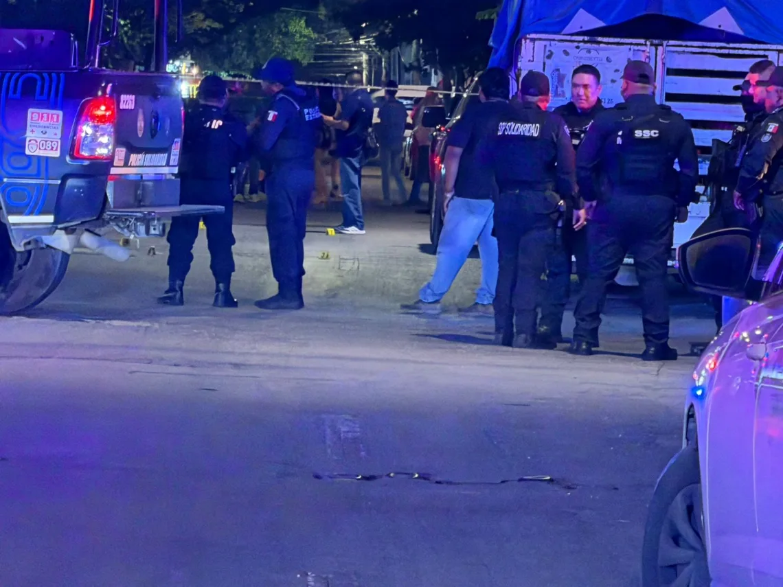Disparan contra camioneta de extranjero, en el centro de Playa del Carmen
