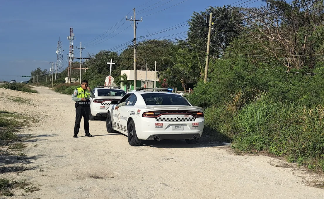 Cuatro viajeros se salvan tras volcadura en la carretera Playa del Carmen–Tulum