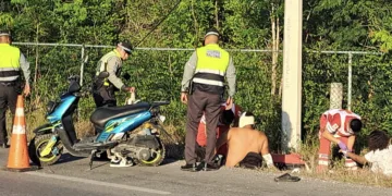 Reventón de llanta provoca accidente en la 307; padre e hija terminan lesionados