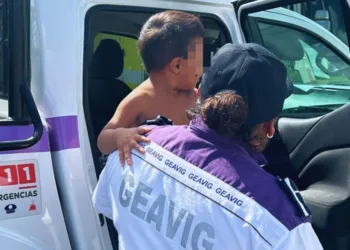 Entre jornadas largas y soledad: el abandono temporal infantil persiste en Cancún
