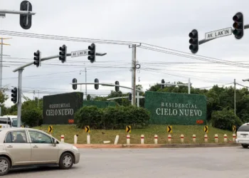 Semáforos inteligentes mejoran hasta 20% la fluidez vehicular en Cancún