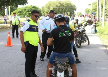 Refuerzan operativos en Cancún tras asaltos; caen dos presuntos responsables