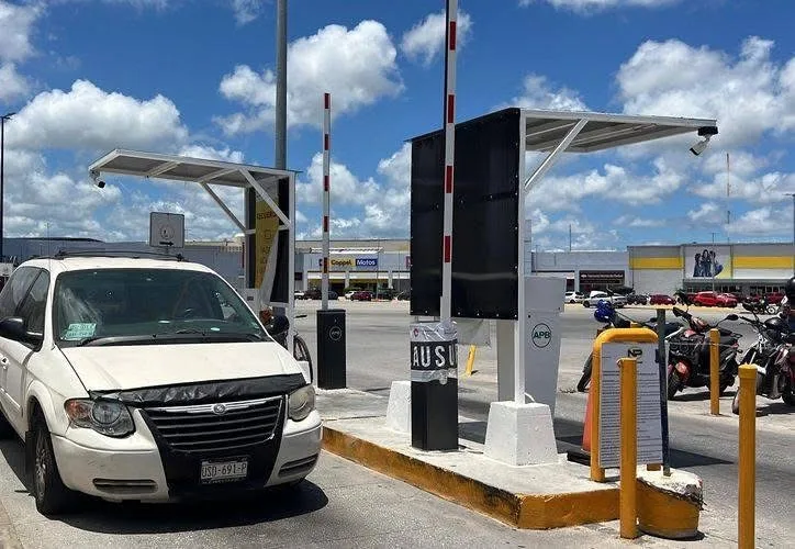 Clausuran estacionamiento de Cancún Mall por cobros irregulares