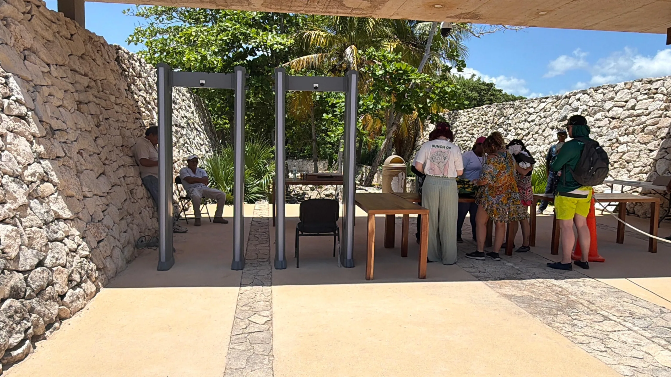 Refuerzan seguridad en zona arqueológica de Tulum; instalan detectores tras antecedente en Teotihuacán
