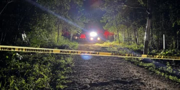 Abandonan cuerpo dentro de una nevera en camino de terracería en Cancún
