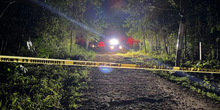 Abandonan cuerpo dentro de una nevera en camino de terracería en Cancún