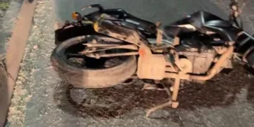Muere motociclista tras ser arrollado en el periférico de Cancún