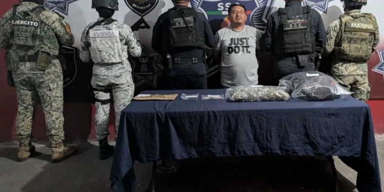 Detención tras intento de huida en avenida Andrés Quintana Roo