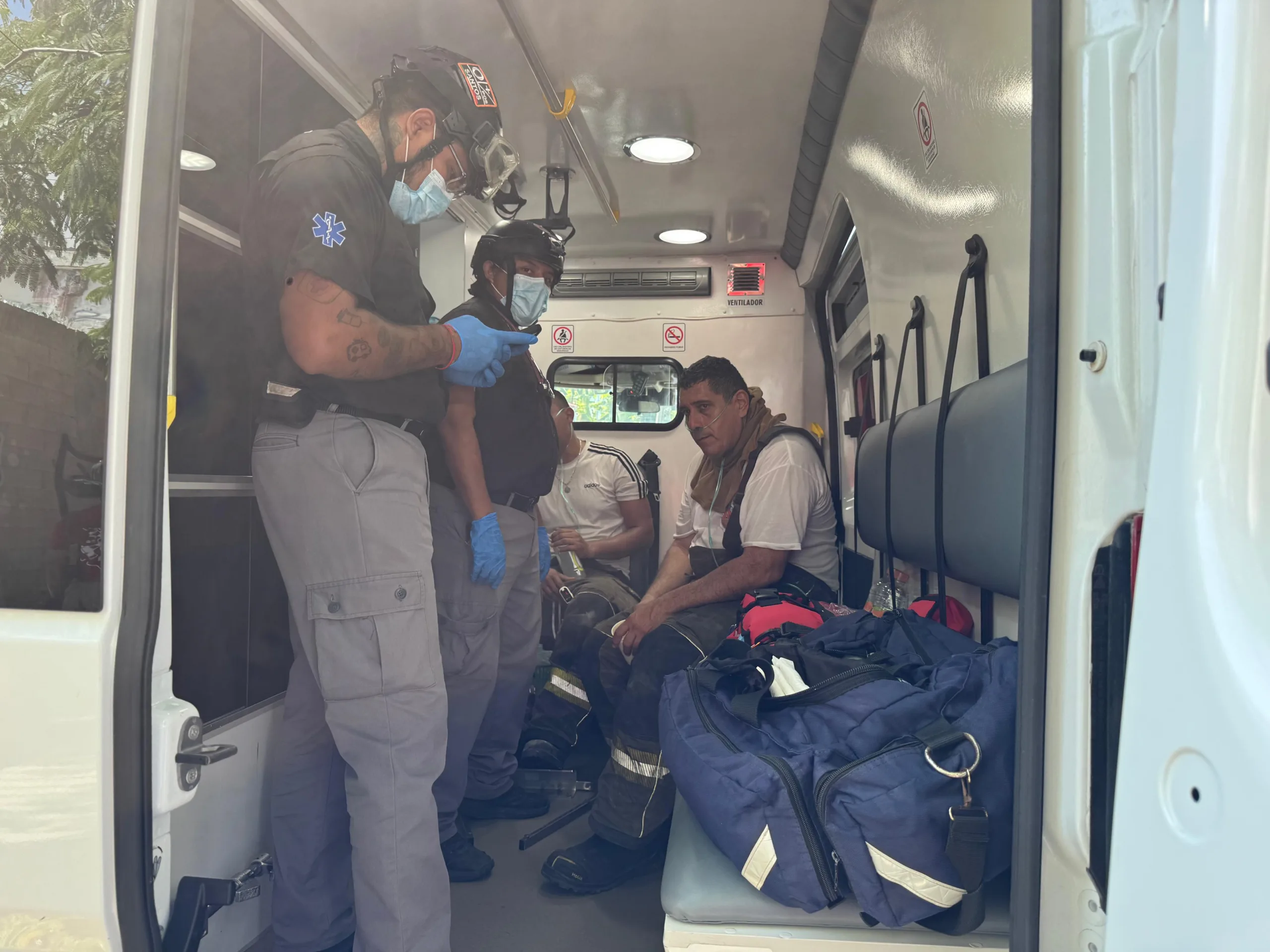 Incendio en bodega moviliza a cuerpos de emergencia en la SM 89 en Cancún