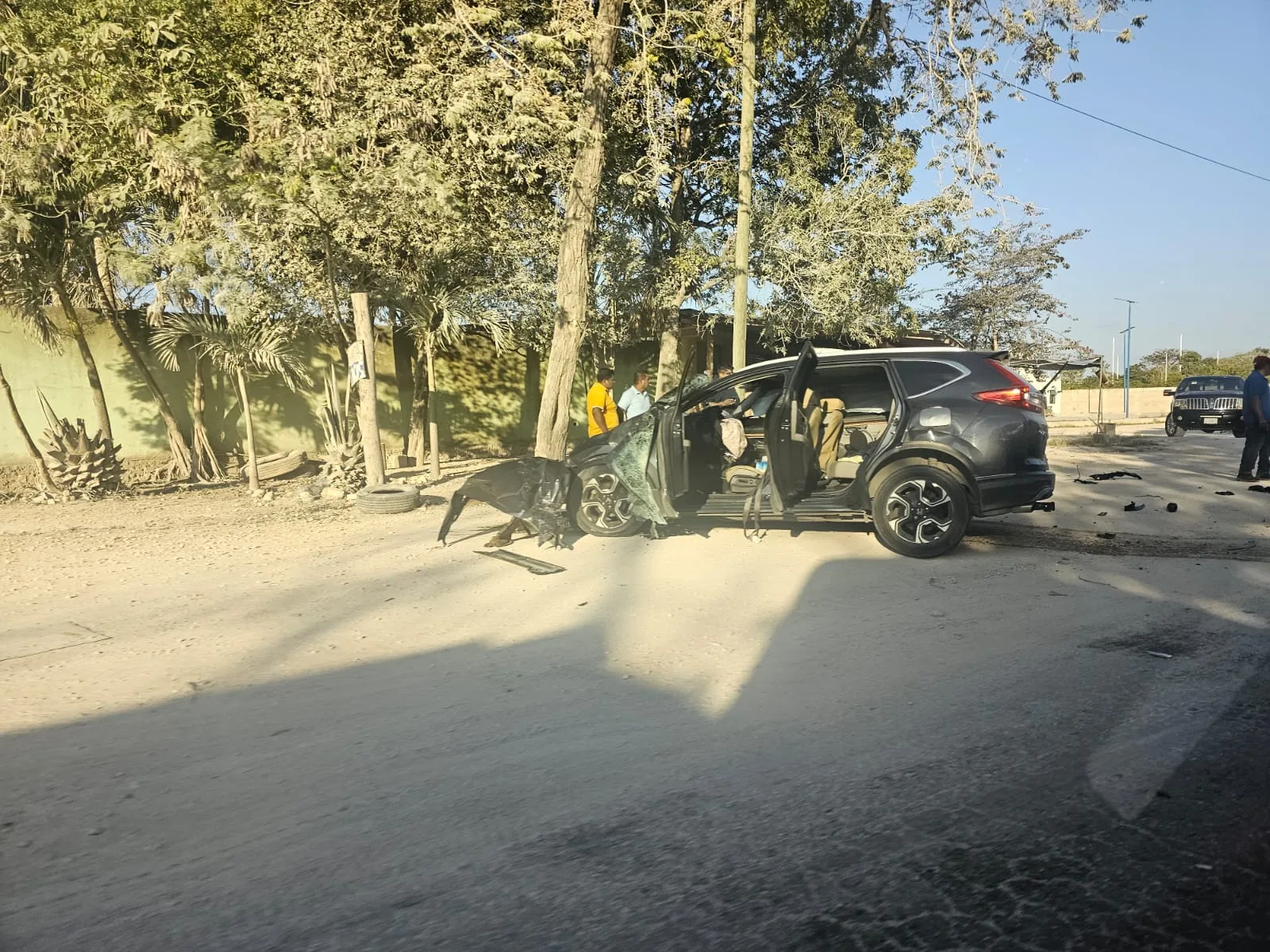 Choque entre camión y vehículo particular deja dos lesionados en Cancún