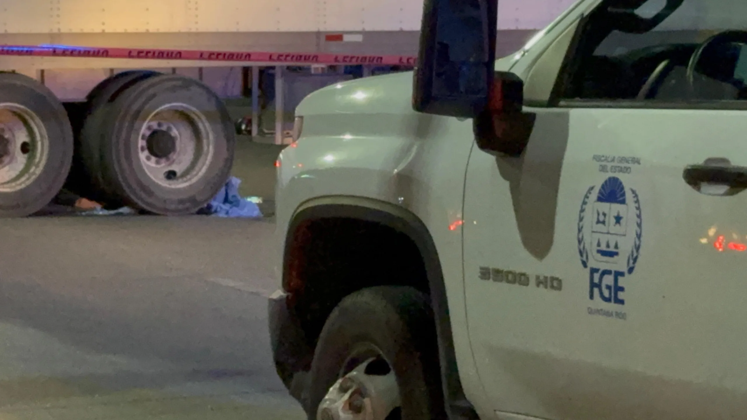 Fue por unas latas de bebidas etílicas y ya no volvió: Motociclista pierde la vida tras accidente con tráiler en la avenida José López Portillo