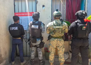 Cateo simultáneo desata operativo y deja cinco detenidos por presunto narcomenudeo en Playa del Carmen y Puerto Morelos