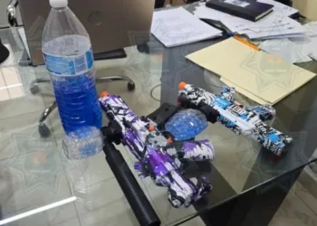 Movilización policiaca en Bachilleres 1 de Cancún por ingreso de réplicas de hidrogel al plantel