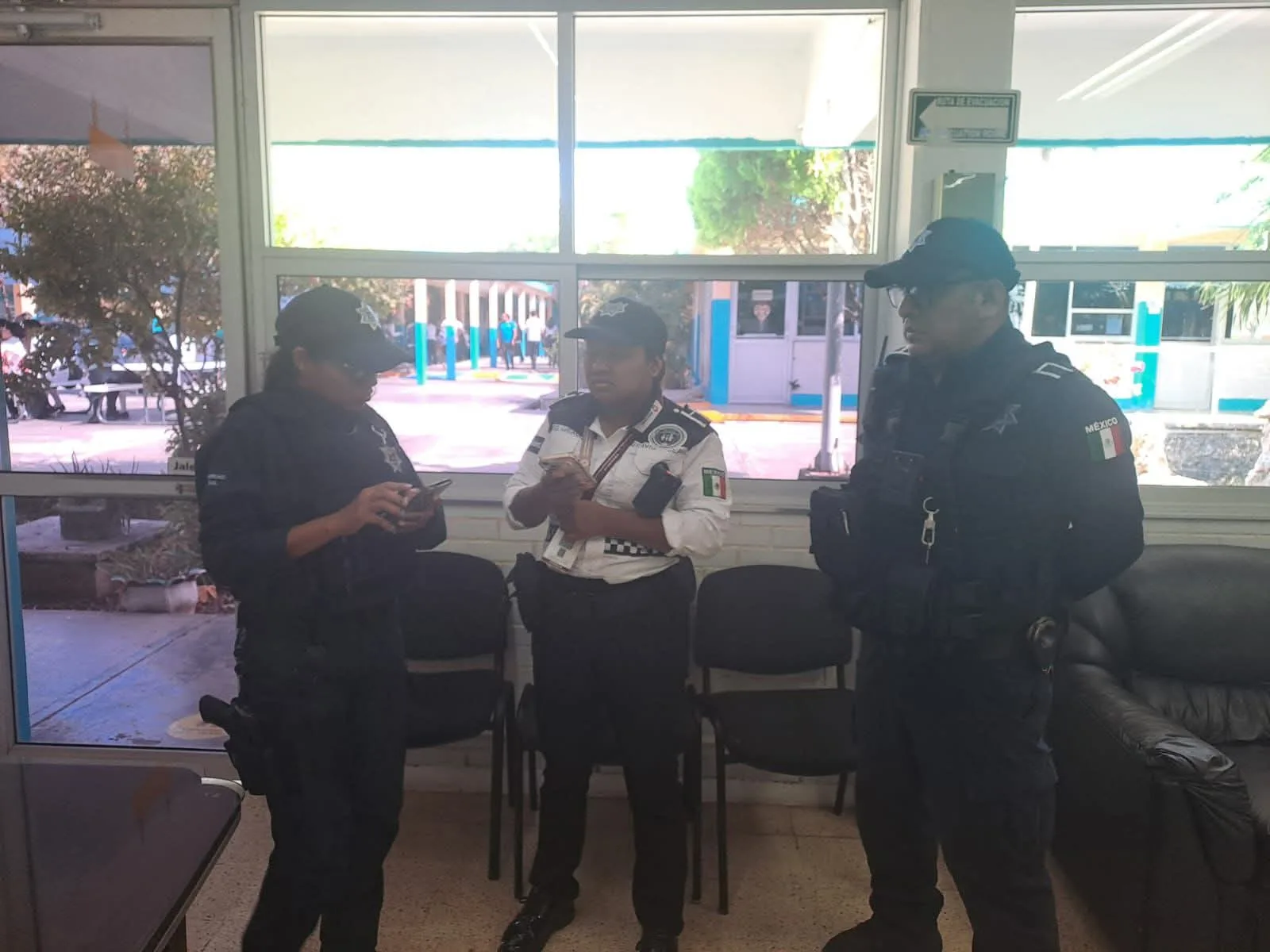 Movilización policiaca en Bachilleres 1 de Cancún por ingreso de réplicas de hidrogel al plantel