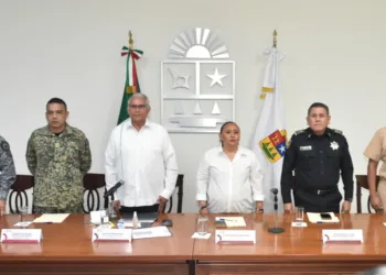Operativo en zona de invasión deriva en captura de tres personas con armas y presuntas drogas