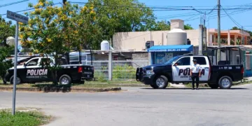Matan a balazos a hombre en estacionamiento de plaza comercial en Chetumal