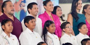 Renán Sánchez Tajonar da la bienvenida a niñas y niños del Parlamento Infantil