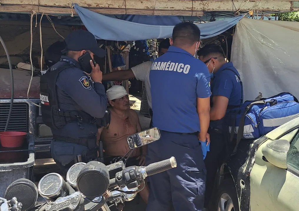 Adulto mayor resulta lesionado tras presunta agresión de su esposa en colonia irregular de Tulum