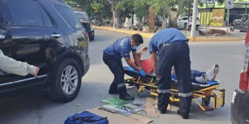 Motociclista termina lesionado tras choque en cruce de la avenida Satélite en Tulum
