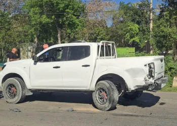 Trabajadores sobreviven tras salir proyectados en accidente sobre la 307 cerca de Akumal