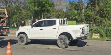 Trabajadores sobreviven tras salir proyectados en accidente sobre la 307 cerca de Akumal
