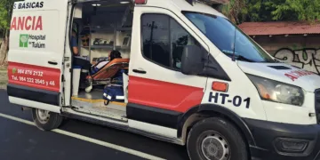 Turista extranjera provoca accidente y deja lesionado a motociclista en la carretera 307 de Tulum