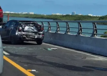 Imprudencia al volante provoca accidentes en el Puente Nichupté