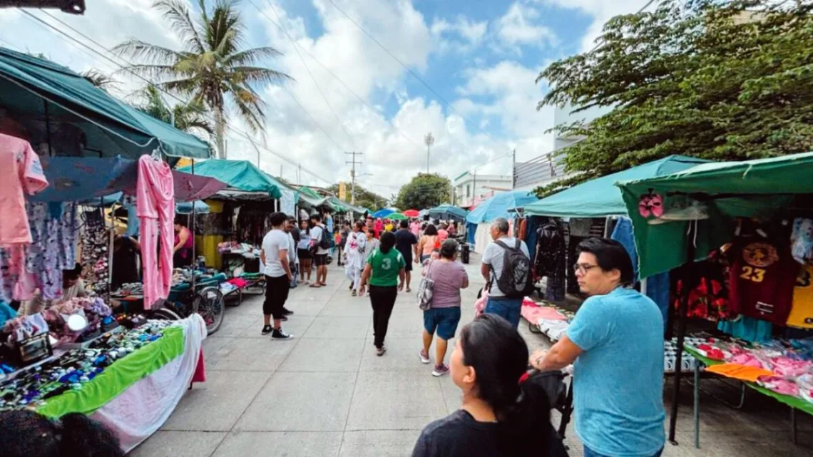 Tianguistas de Cancún buscan dar el salto al turismo local