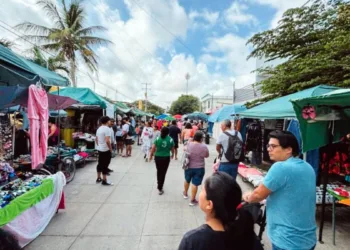 Tianguistas de Cancún buscan dar el salto al turismo local
