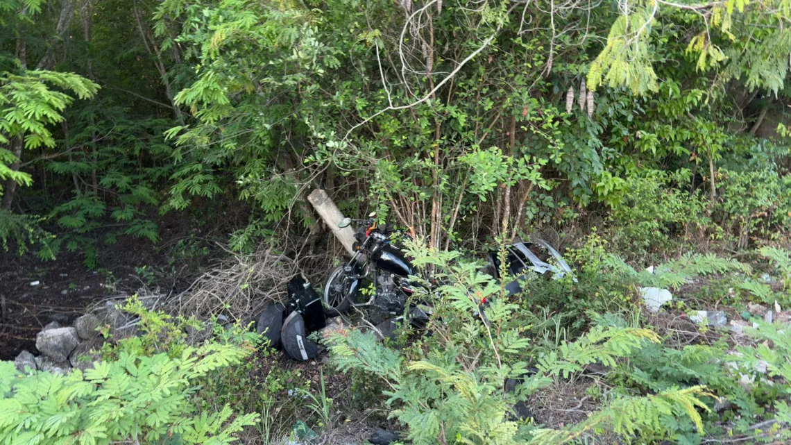 Motociclista resulta gravemente herido tras choque en la carretera federal 307; podría perder una pierna