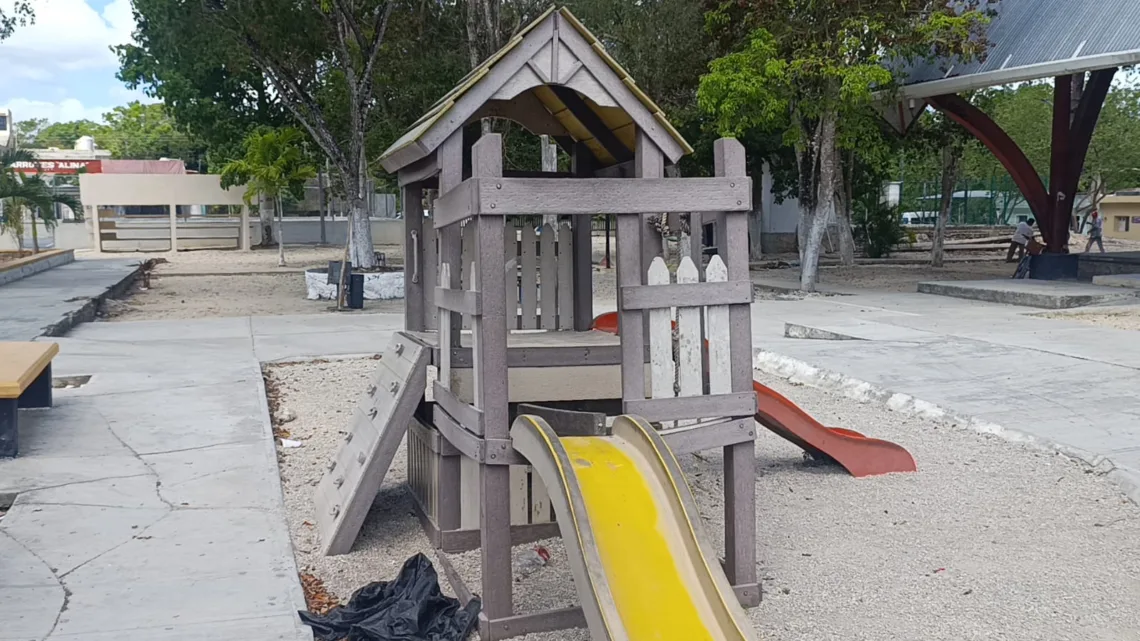 Habitantes de Francisco May cuestionan condiciones del parque pese a trabajos de rehabilitación